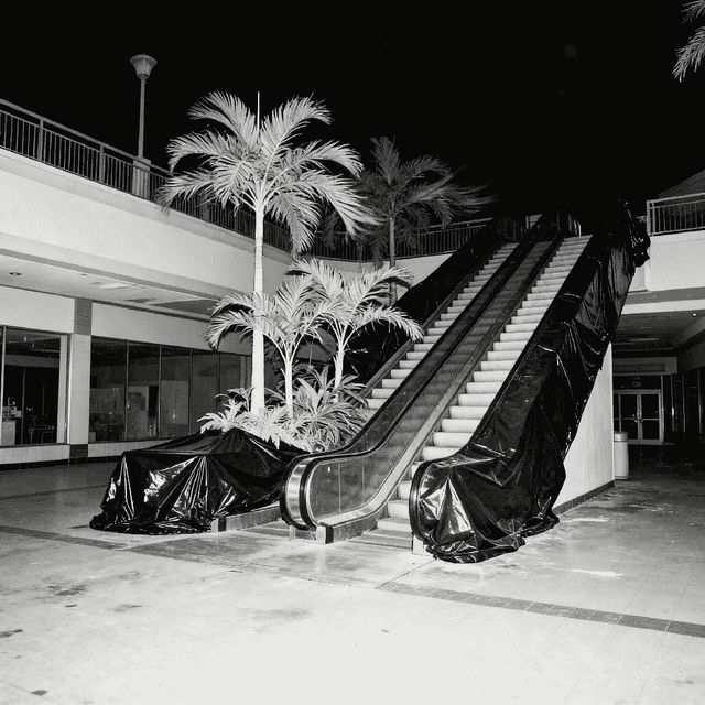 DEAD_MALL_