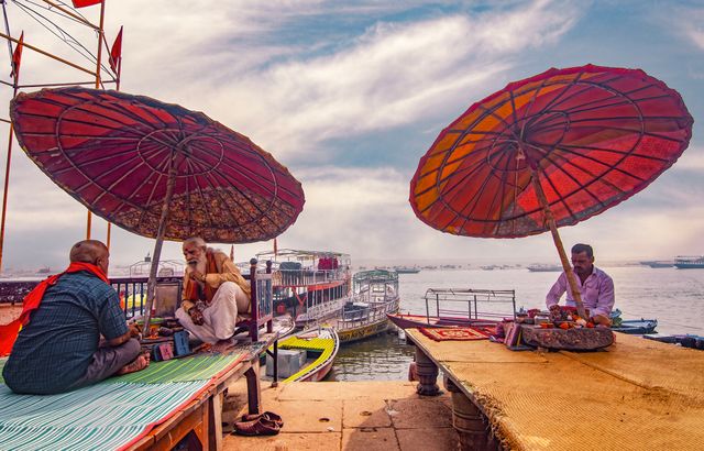 Dashashwamedh Ghat: A Tapestry of Tranquil Contemplation