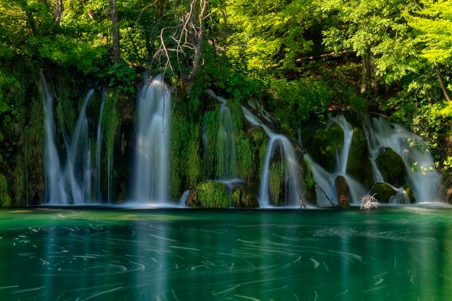 PLITVICE NATURAL WORLD